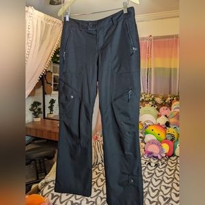 Super cute Eddie Bauer lined snow pants. Size 6